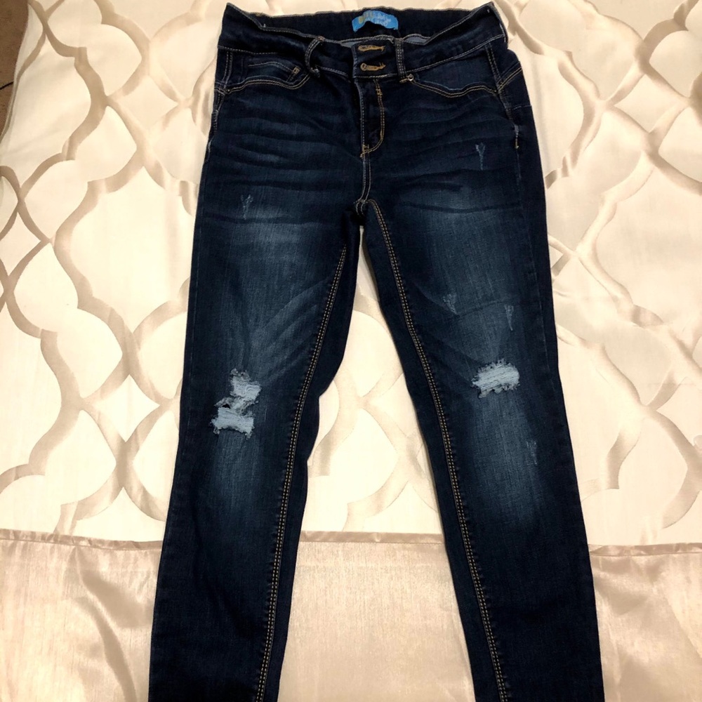 Distressed skinny jeans